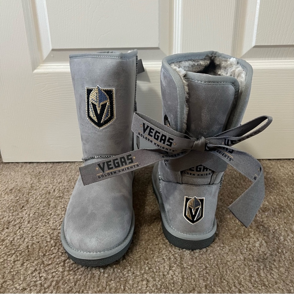 RETIRED, NEW IN BOX Vegas Golden Knights Gray Rhinestoned Bow Back Boots - 9